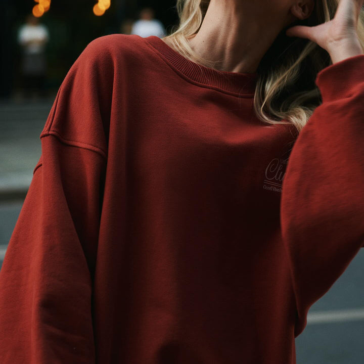 Damen lässiges Sweatshirt mit kreativem Logo-Detail und überschnittenen Schultern Drune