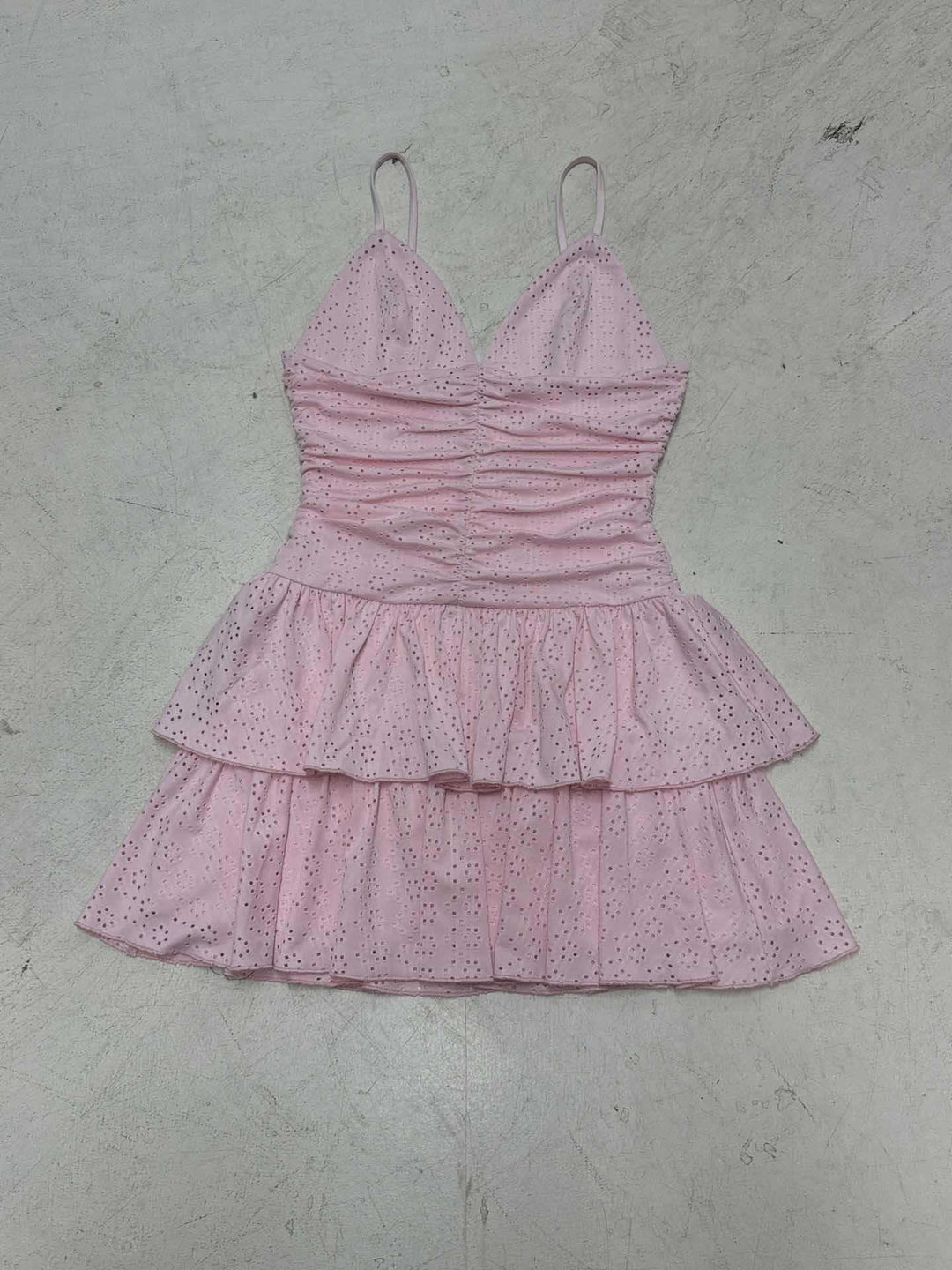 Damen Mini-Kleid mit voluminösem Rüschensaum und feinen Spitzendetails Drune