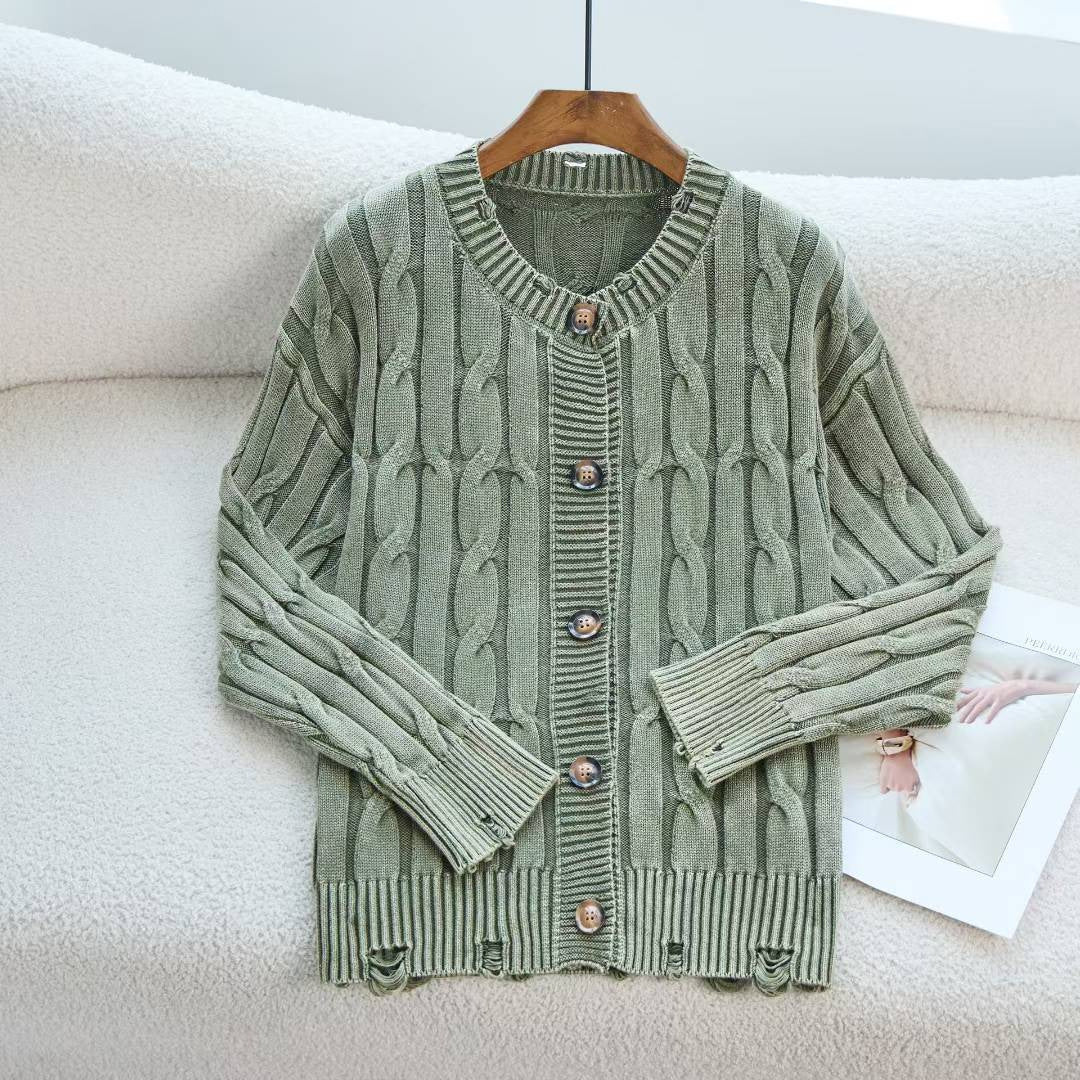 Damen Strickjacke mit elegantem Zopfdesign und Holzknopfdetails Drune