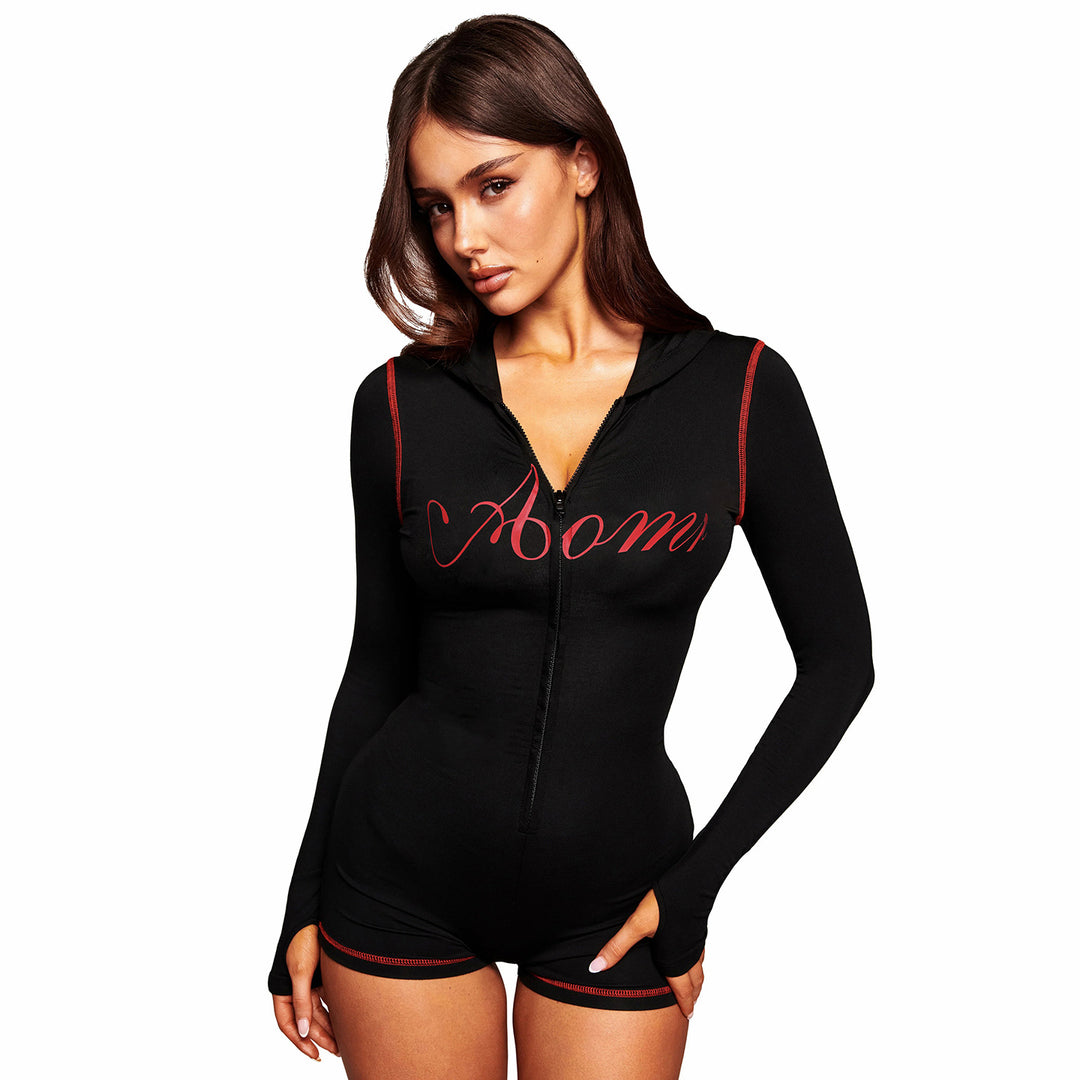 Damen nan taillierter Zip-Romper mit Kapuze, langer Armführung und integrierten Shorts aus funktionalem Stretch Drune