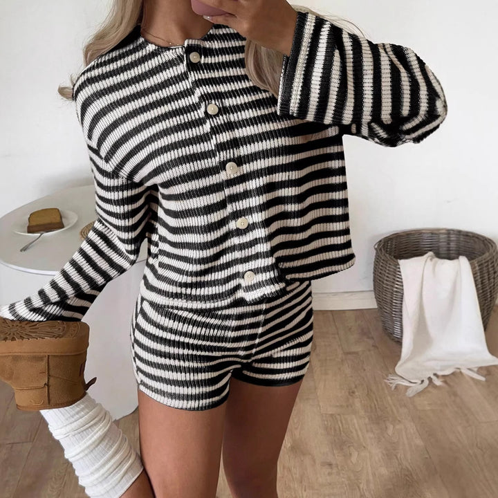 Damen nan gestreiftes Feinstrick-Loungewear-Set mit Knopfleiste und Highwaist-Shorts Drune