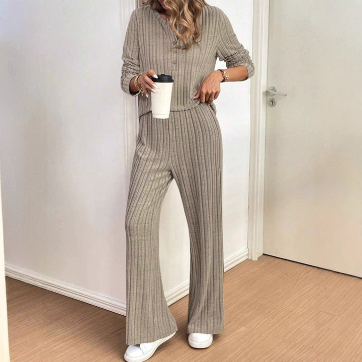 Damen lässiger Strickanzug mit modischem Rippdesign und Knopfleiste Drune