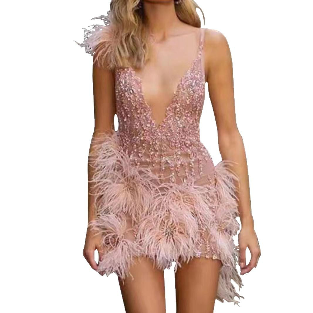 Damen Party-Kleid mit funkelndem Paillettenbesatz und fedrigen Akzenten Drune