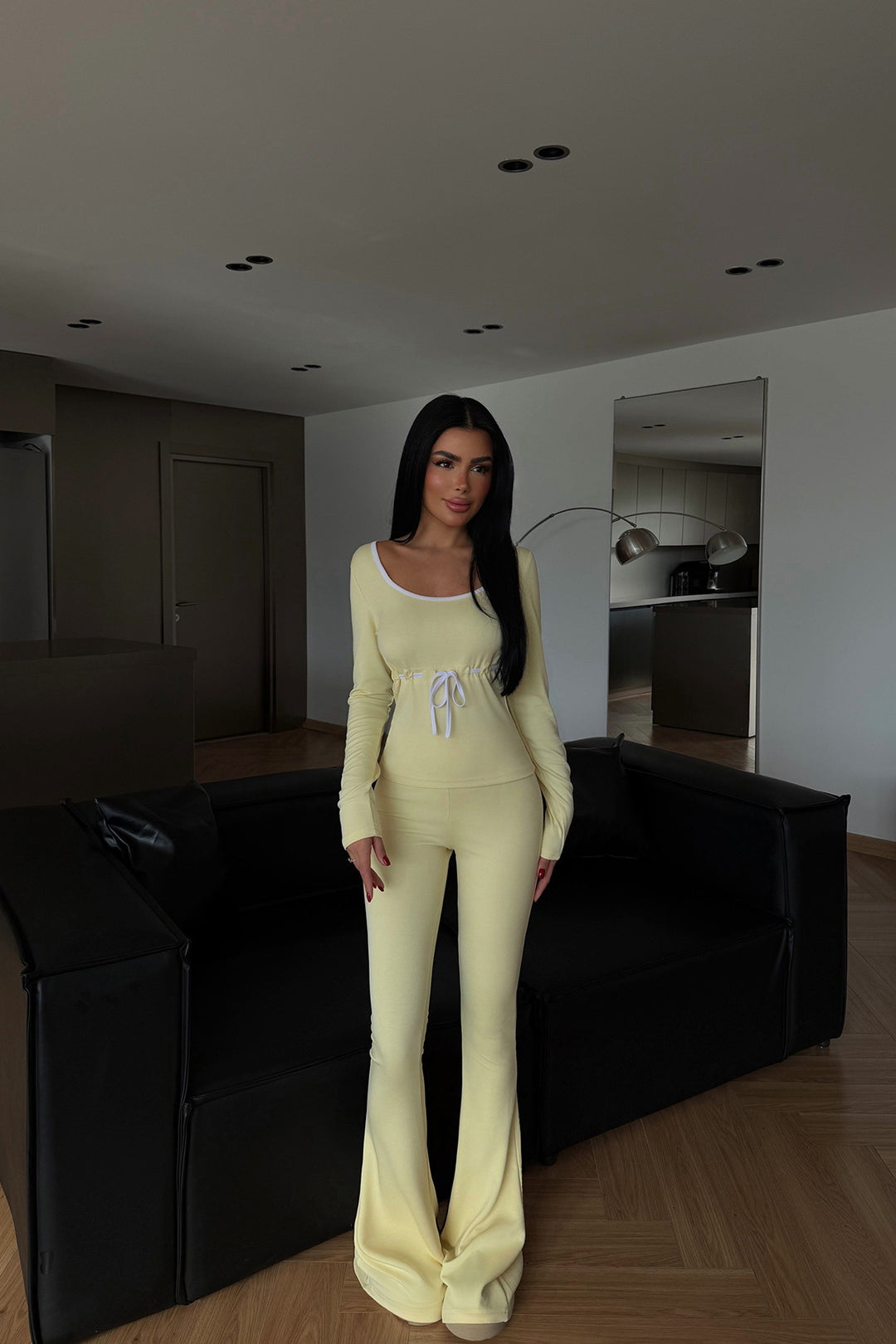 Damen eleganter Jumpsuit mit tiefem V-Ausschnitt und taillierter Silhouette Drune