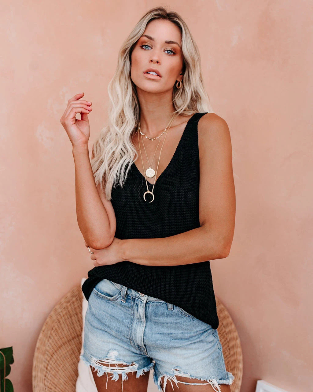 Drune | Elegantes Armelloses Stricktop mit V-ausschnitt
