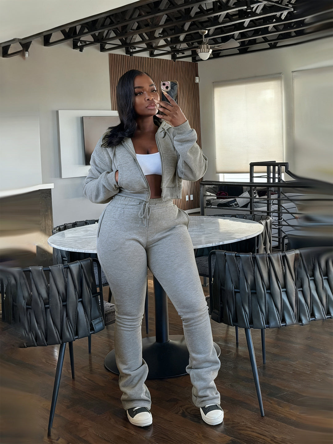 Damen nan kurz geschnittenes Zip-Hoodie und Highwaist-Jogginghose-Set mit Kordelzug und leicht gerafften Knöchelabschlüssen Drune