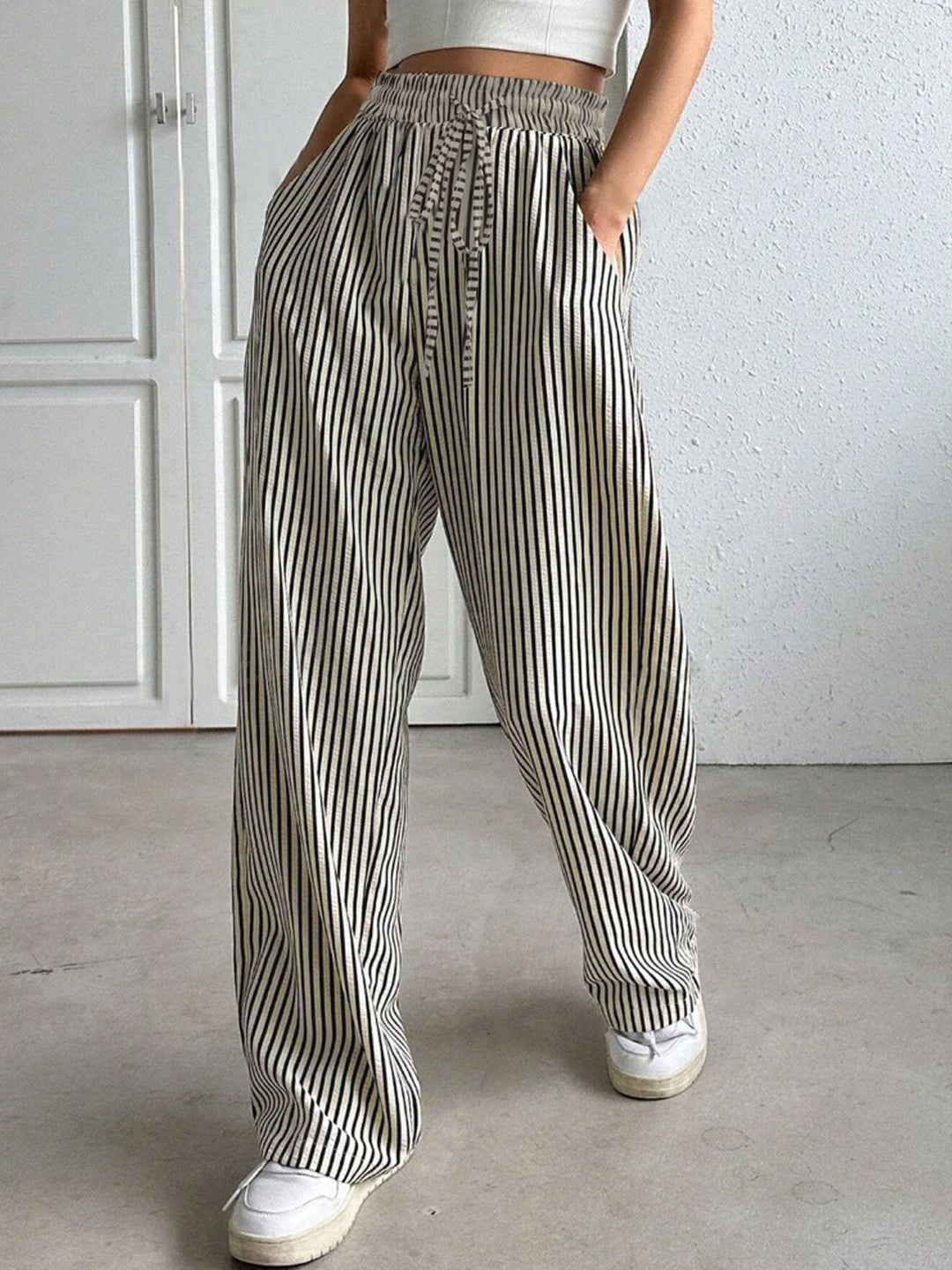 Damen weit geschnittene gestreifte Hose mit elastischem Bund und praktischen Taschen Drune