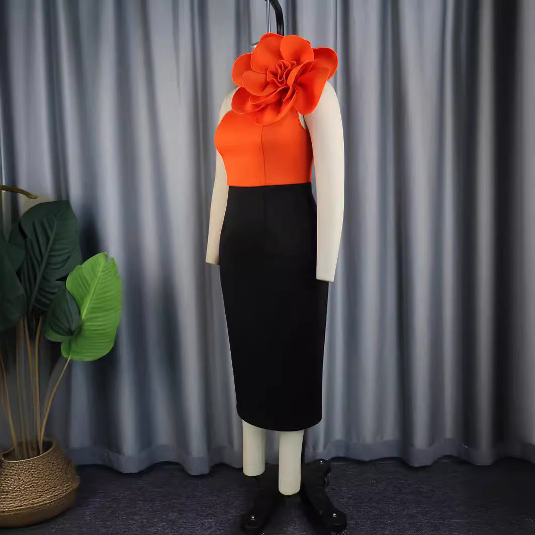 Damen figurbetontes Kleid mit asymmetrischem Blumenakzent Drune