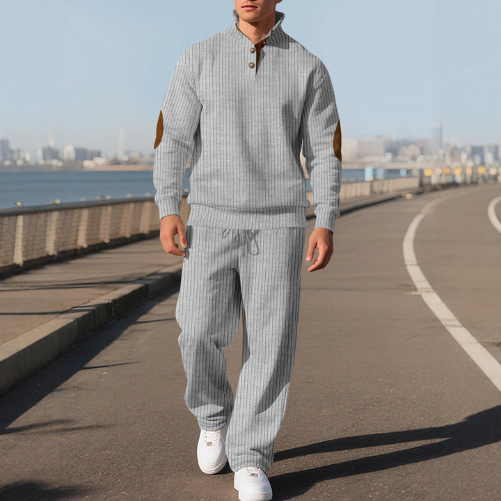 Herren nan feiner Rippstrickpullover mit halber Knopfleiste hohem Stehkragen und kontrastierendem Suedine-Ellbogenbesatz Drune