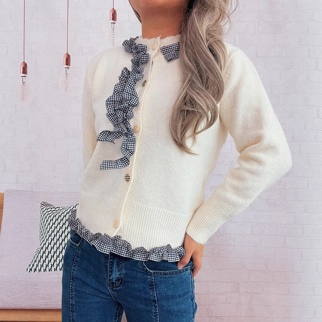 Damen Strickjacke mit romantischem Rüschenabschluss und detailverliebtem Knopfdurchzug Drune