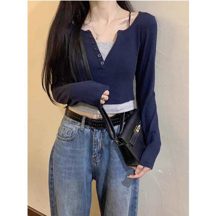 Damen cropped Langarmshirt mit dekorativen Knopfdetails Drune