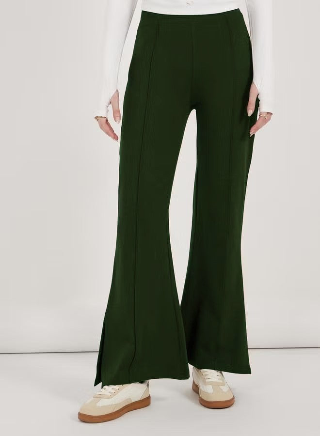 Damen weite Flared-Hose aus strukturiertem Material mit seitlichen Schlitzen Drune