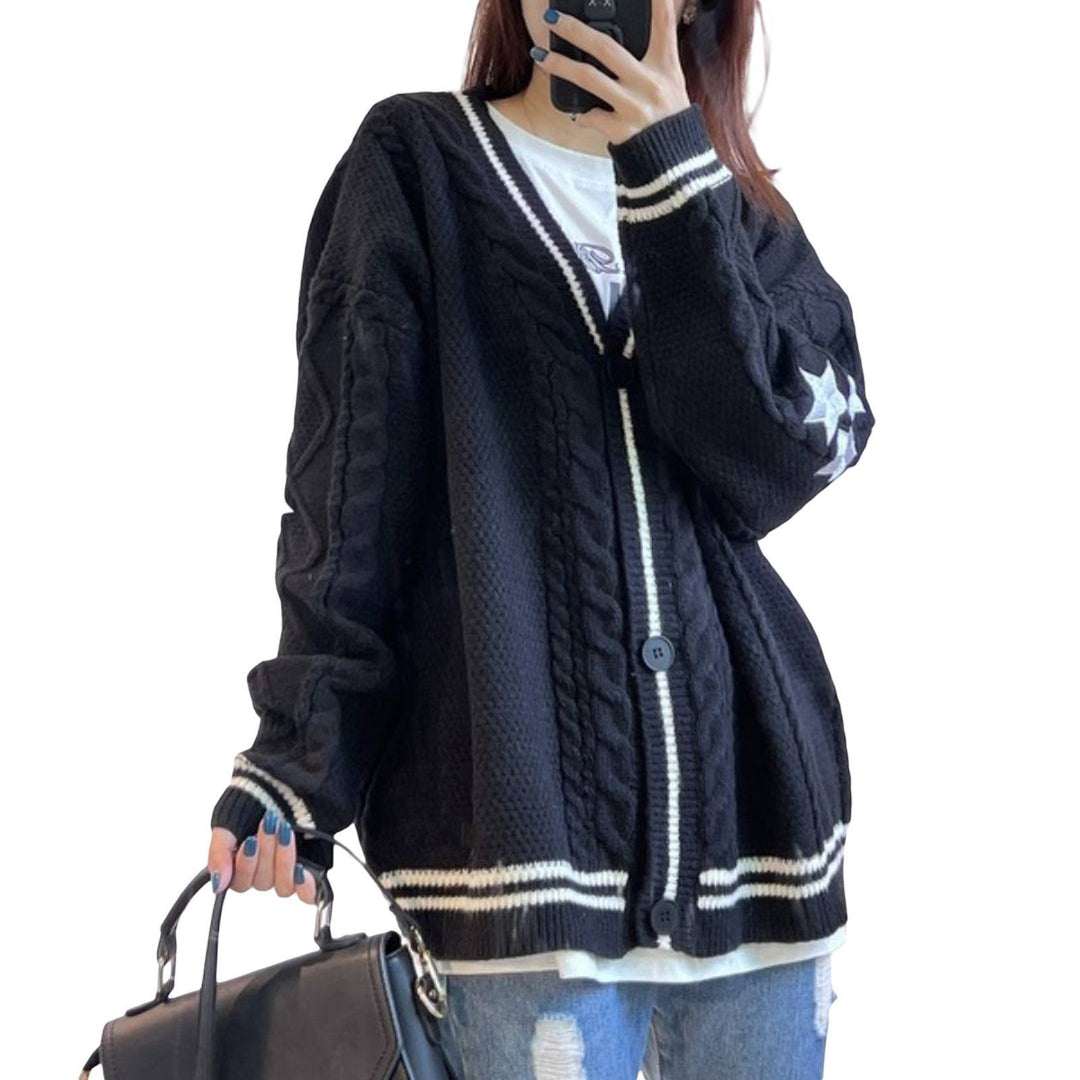 Damen Grobstrickjacke mit eleganten Sternenapplikationen und kontrastierenden Details Drune