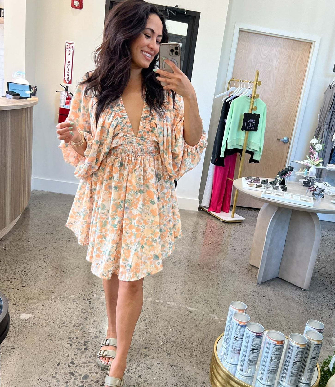 Damen leichtes Freizeitkleid mit voluminösen Ärmeln und V-Ausschnitt Drune