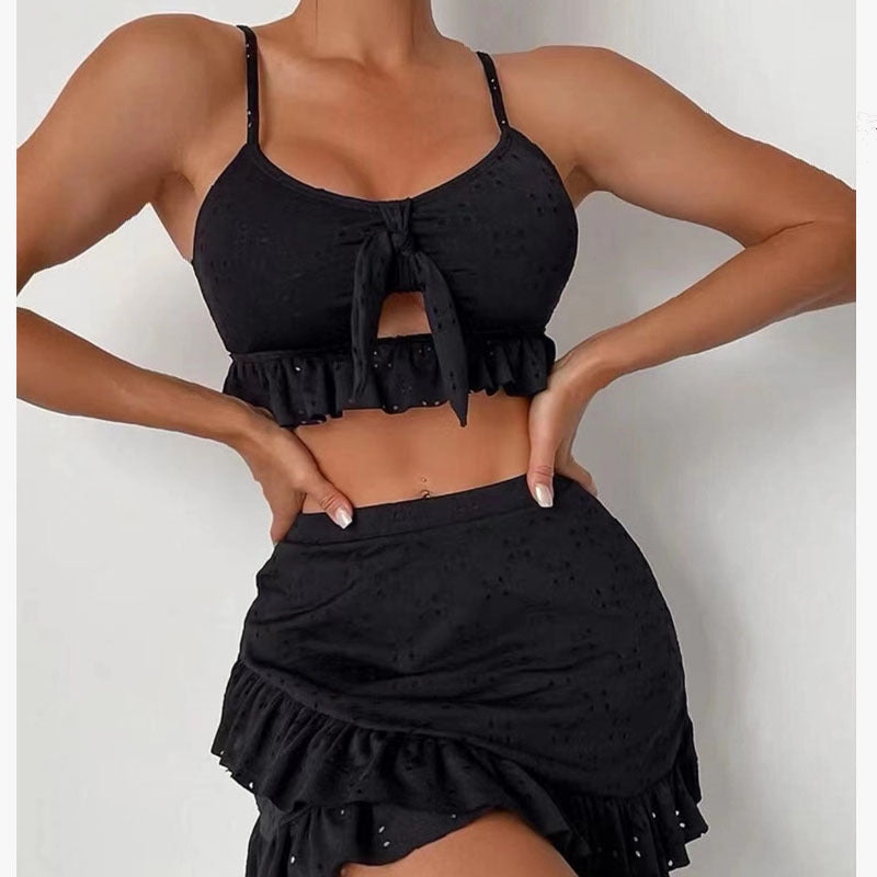 Damen Sommeroutfit mit verspieltem Rüschendesign Drune