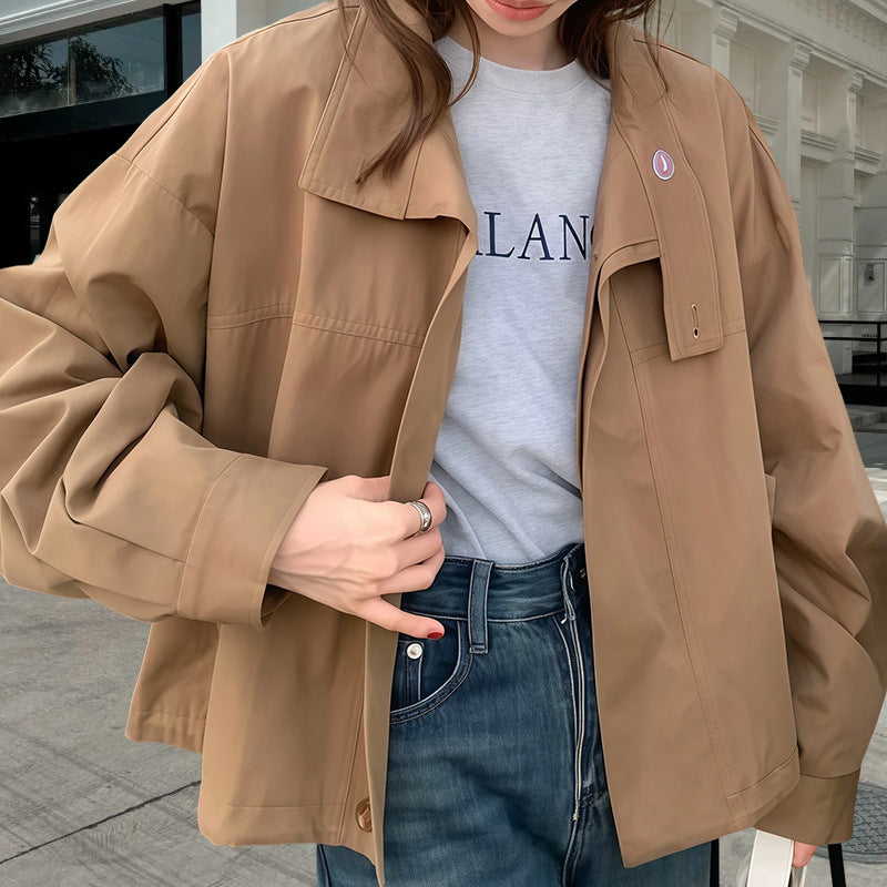 Damen modische Kurzjacke mit innovativem Kragen und dekorativen Knöpfen Drune
