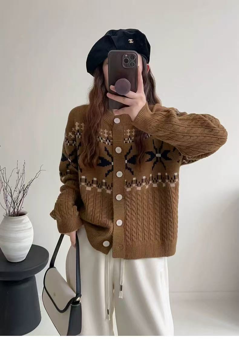 Damen Grobstrick-Cardigan mit dekorativem Zopfmuster und Knopfdetails Drune