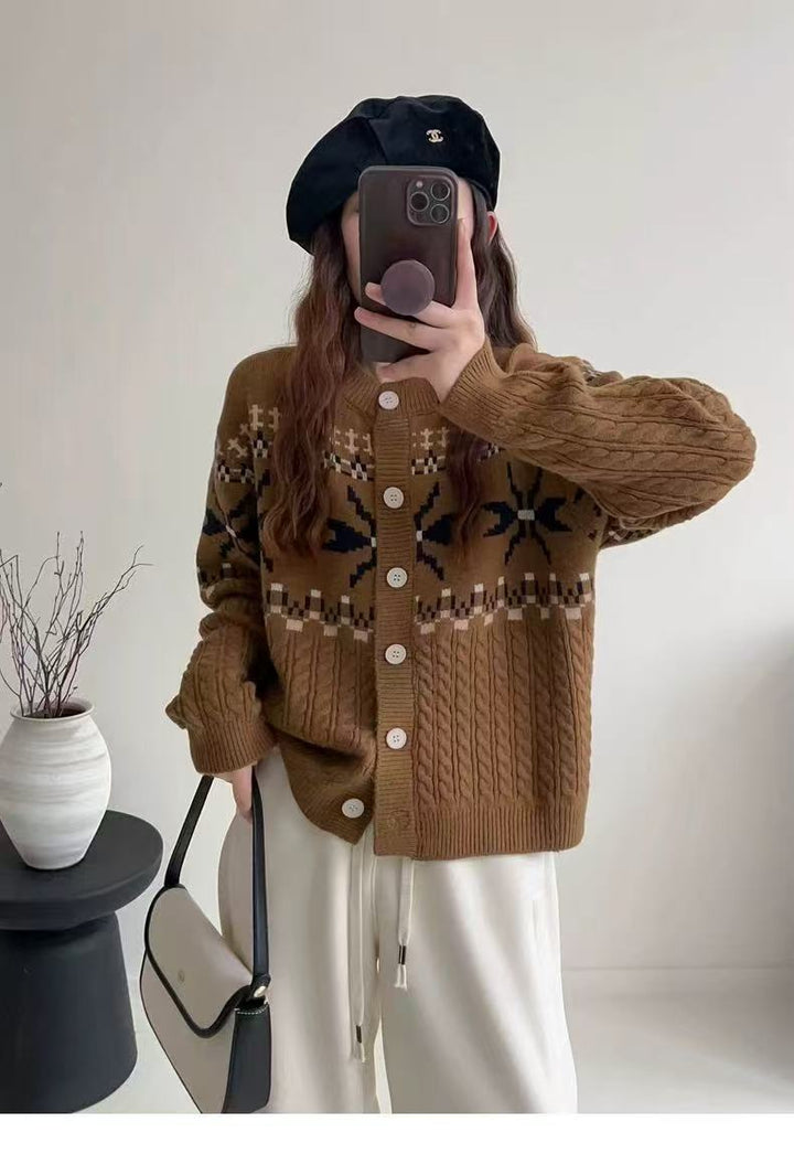 Damen Grobstrick-Cardigan mit dekorativem Zopfmuster und Knopfdetails Drune