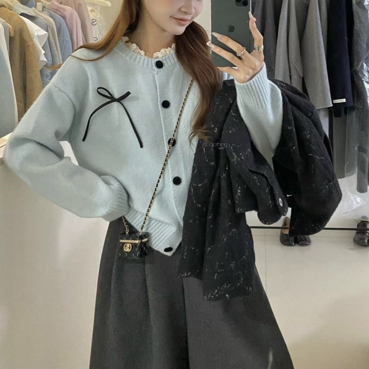 Damen Strickcardigan mit dekorativen Knöpfen und Schleifenakzent Drune