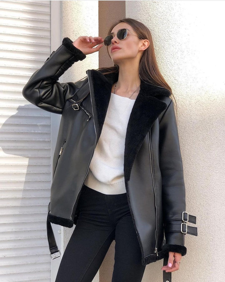 Damen trendige Kunstlederjacke mit kuscheligem Innenfutter und seitlichen Reißverschlüssen Drune