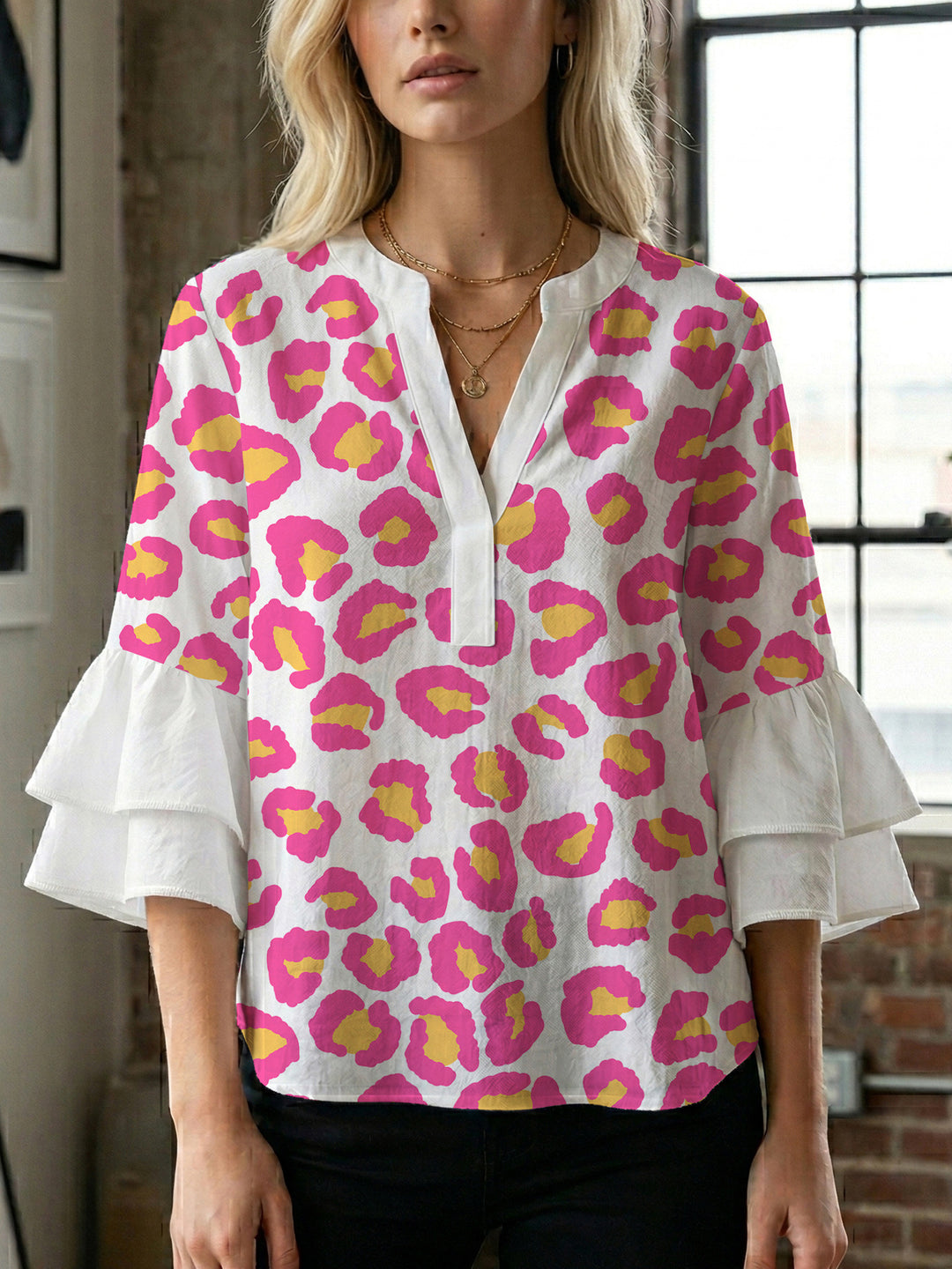 Damen Bluse mit Rüschendetails und auffälligem Animal-Print Drune