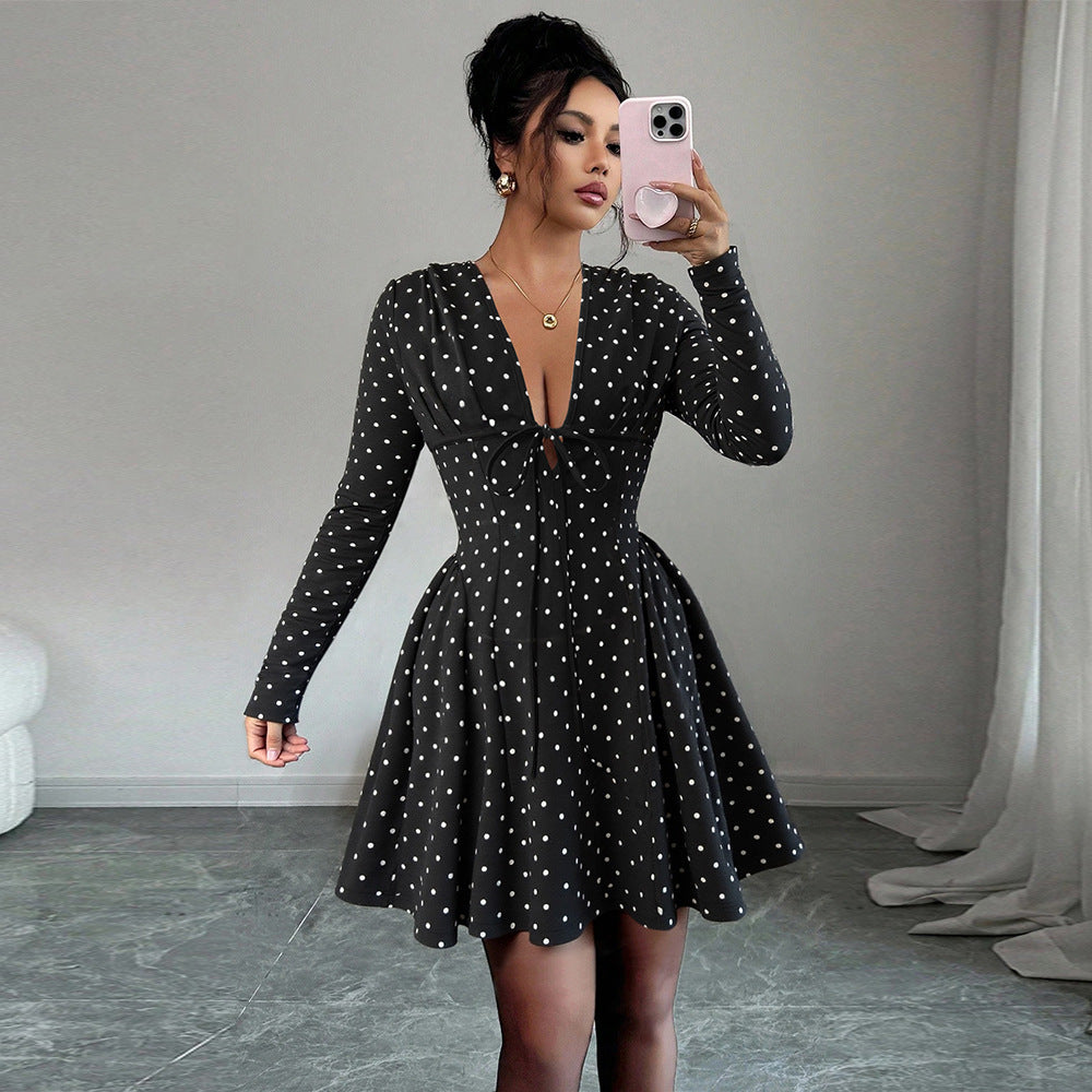 Damen Minikleid mit Punkten und schickem V-Ausschnitt Drune