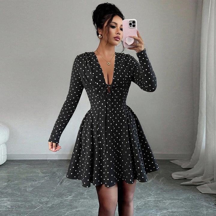 Damen Minikleid mit Punkten und schickem V-Ausschnitt Drune
