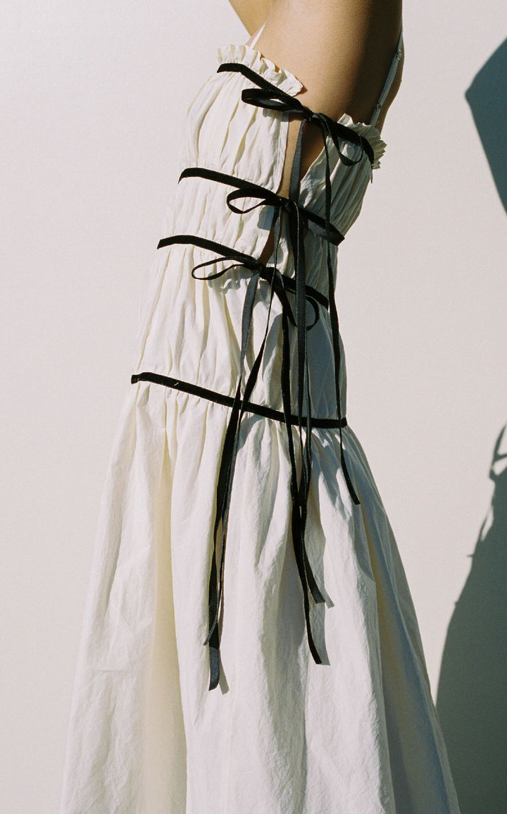 Damen Maxikleid mit verspieltem Rüschendesign und verstellbaren Trägern Drune