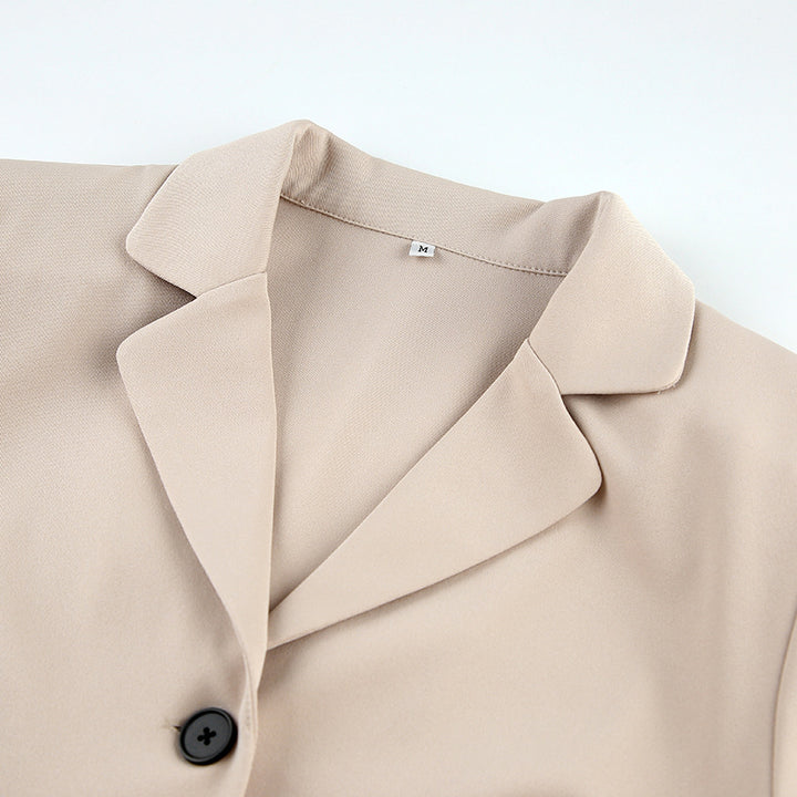 Damen schickes Anzug-Set mit eleganten Federn an den Ärmeln und hohem Bund Drune