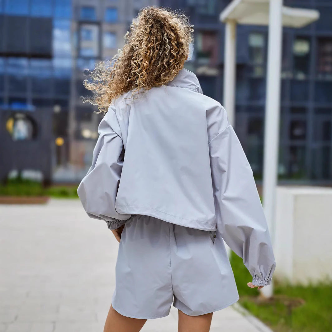 Damen modisches Sportset mit blousonartiger Jacke und lässigen Shorts Drune