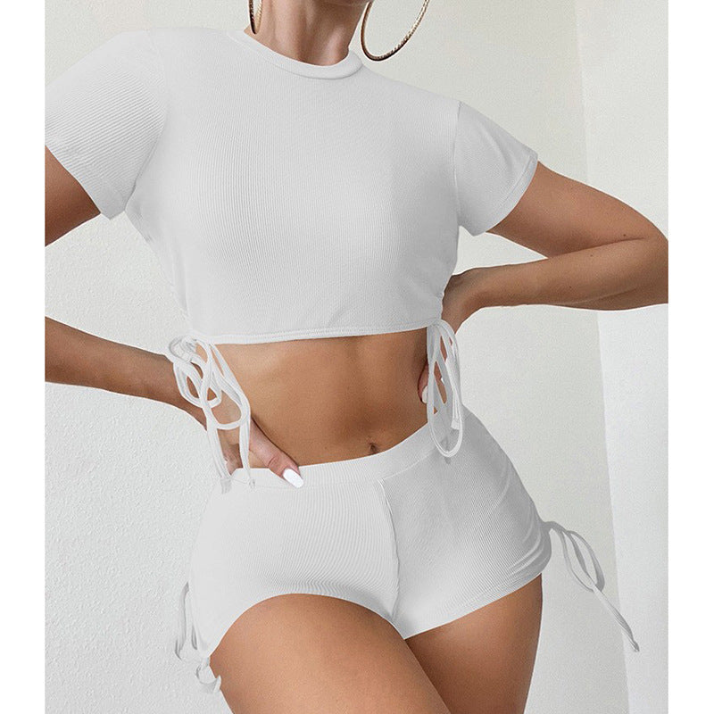 Damen sportliches Crop-Top mit verspielten Bindebändern und Shorts Drune