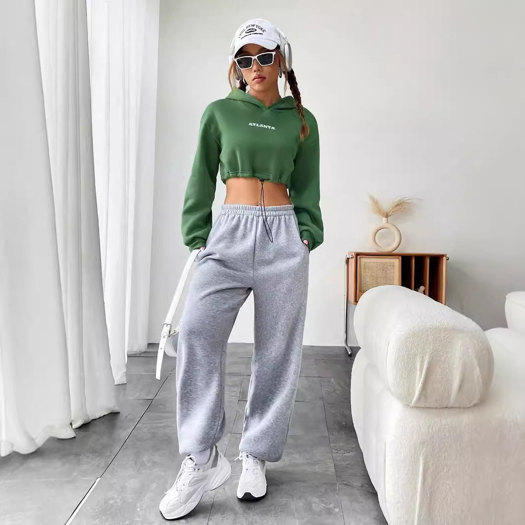 Damen cropped Hoodie mit gesticktem Schriftzug und Kordelzug Drune