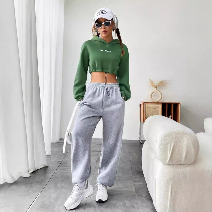 Damen cropped Hoodie mit gesticktem Schriftzug und Kordelzug Drune