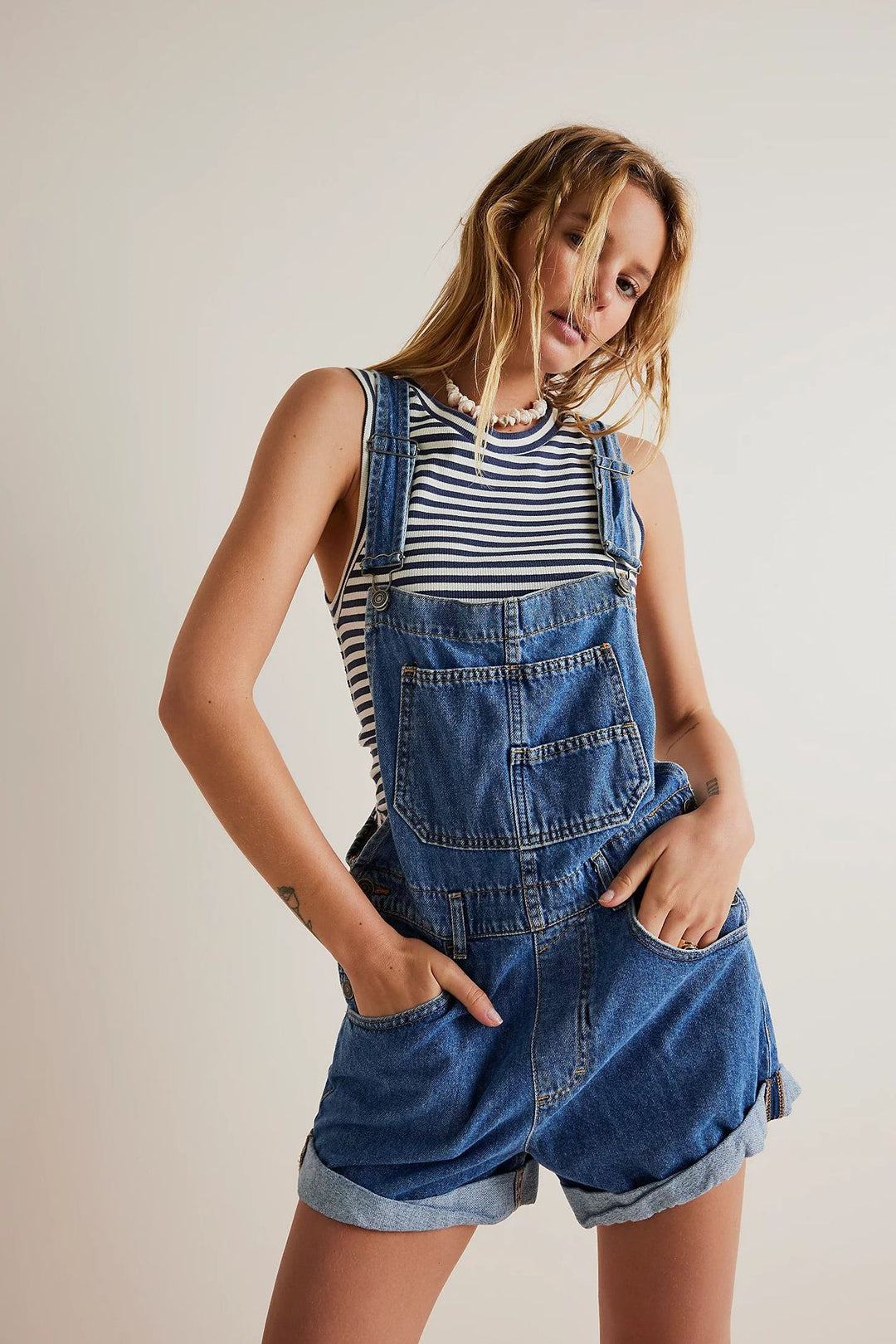 Damen Latz-Shorts aus Denim mit praktischen Taschen und modischem Design Drune