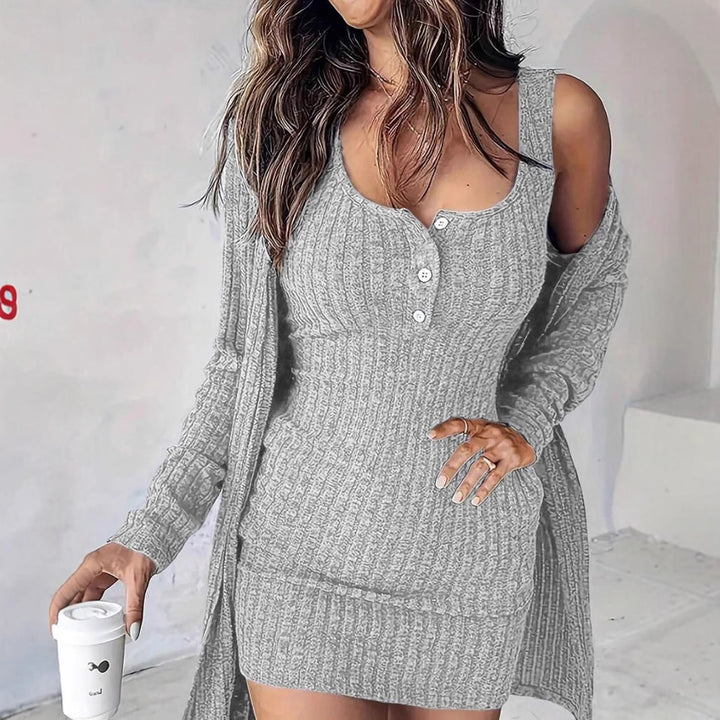 Damen Strickkleid mit Knopfdetails und passendem Cardigan Drune