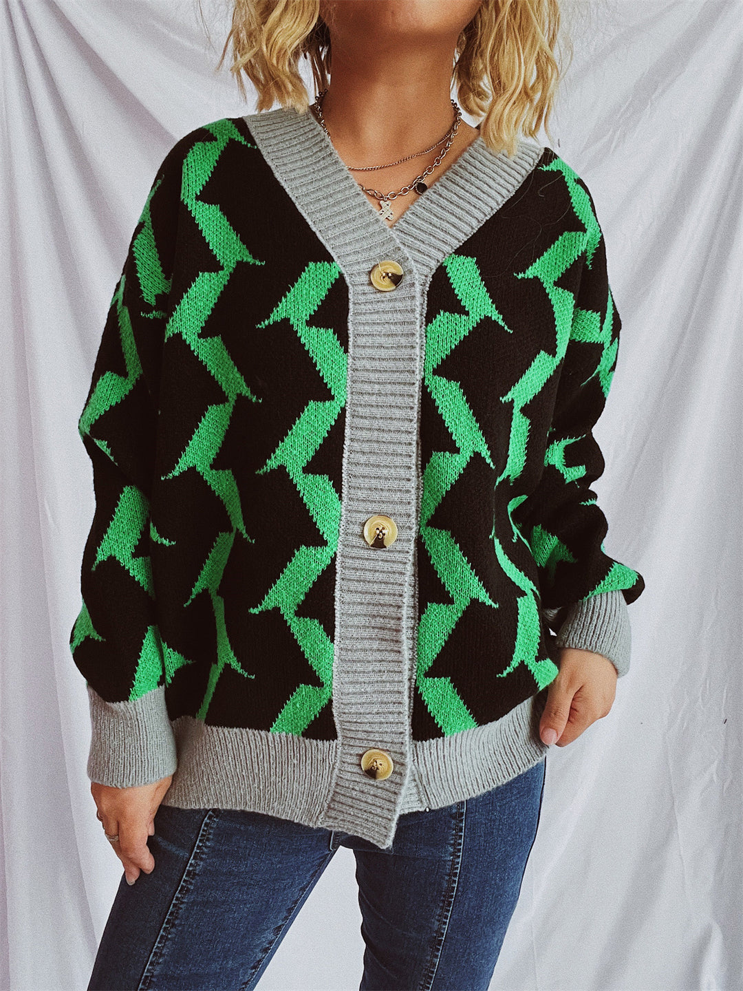 Damen Grobstrickjacke mit grafischem Muster und hochwertigen Knopfdetails Drune