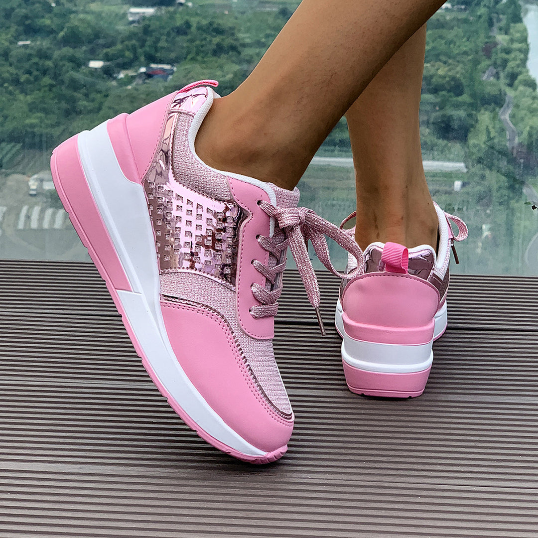 Damen stylische Keil-Sneaker mit metallischer Optik großflächigen Ziersteinen und gepolstertem Komfortfußbett Drune