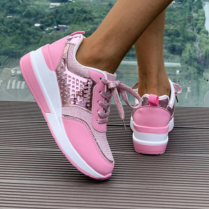 Damen stylische Keil-Sneaker mit metallischer Optik großflächigen Ziersteinen und gepolstertem Komfortfußbett Drune