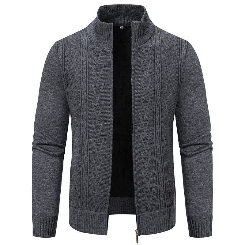 Herren Strickjacke mit modernem Zopfmuster und hohem Stehkragen Drune