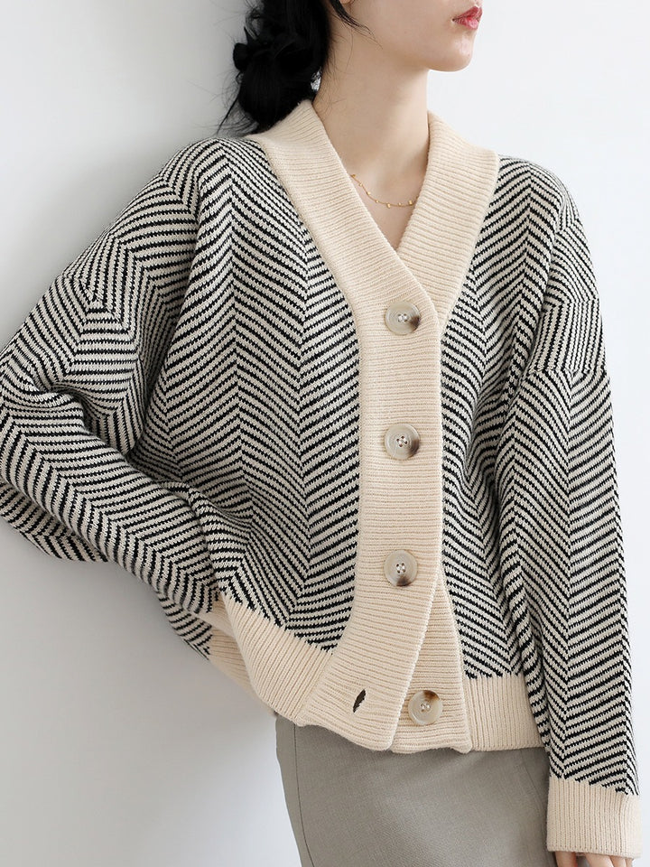 Damen modische Strickjacke mit Chevron-Muster und eleganten Knöpfen Drune