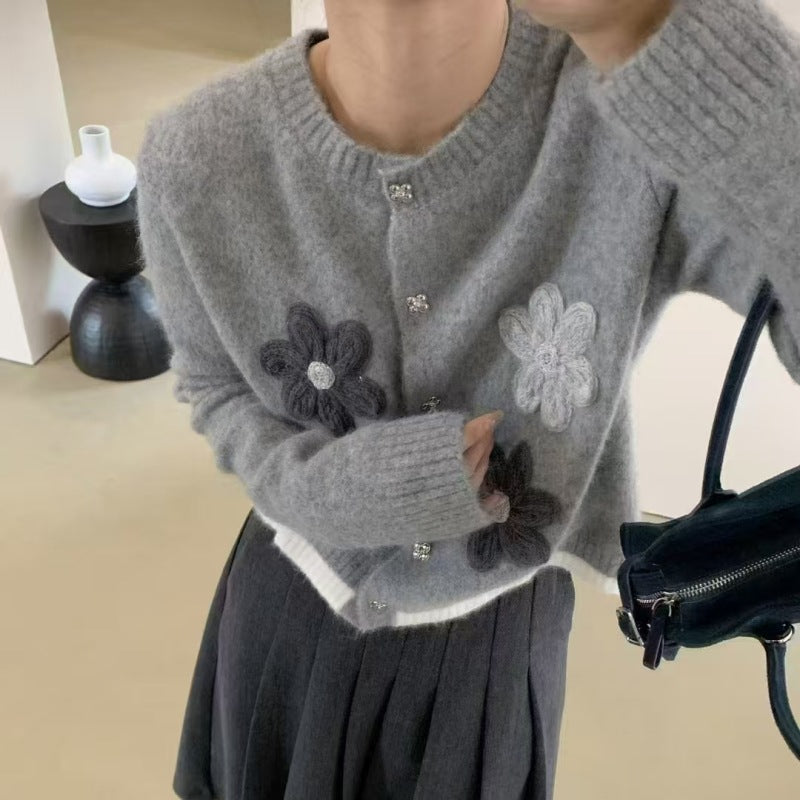Damen Strickjacke mit floralen Applikationen und Knopfdetails Drune