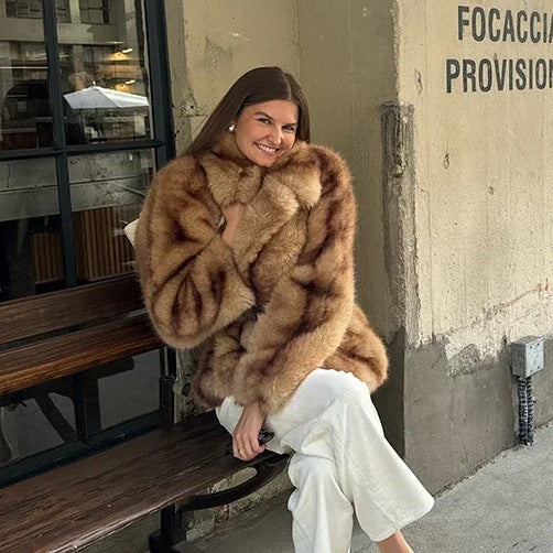 Damen Luxuriöse Kunstpelzjacke mit breitem Kragen Drune
