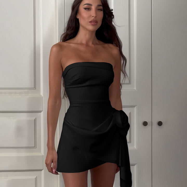 Damen Wickelkleid mit trägerlosem Design und dekorativem Blumen-Detail Drune