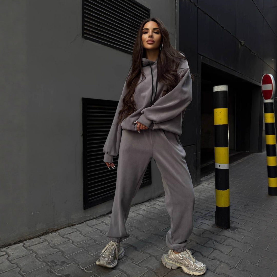 Damen sportliches Freizeit-Set mit oversized Hoodie und lässigen Jogginghosen Drune