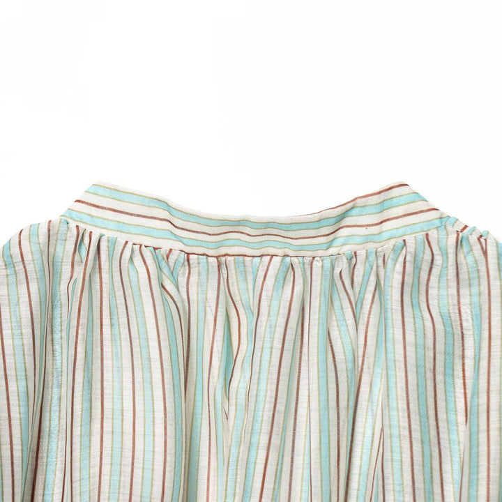 Damenbluse mit tiefem V-Ausschnitt und eleganten Rüschendetails Drune