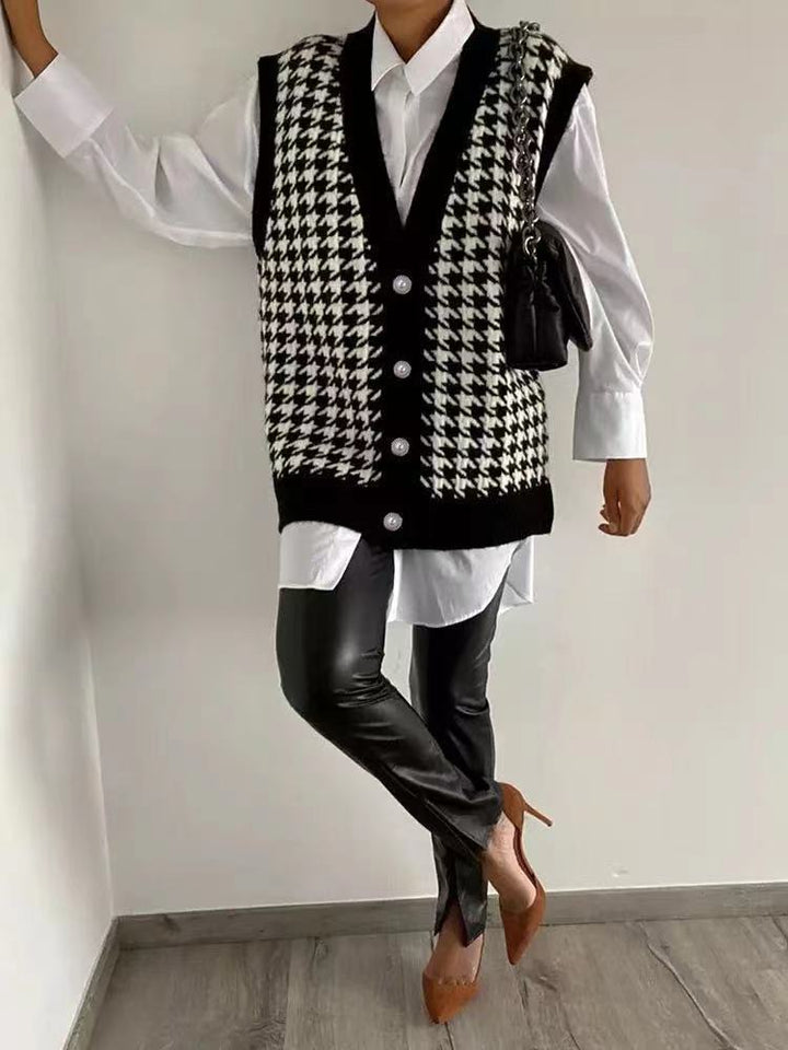 Damen Strickweste mit elegantem Hahnentrittmuster und perlverzierten Knöpfen Drune