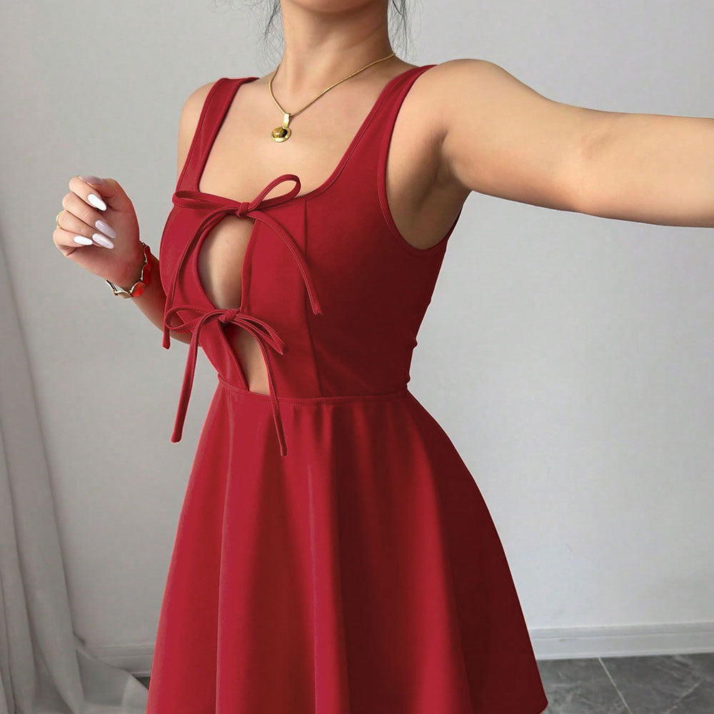 Damen Minikleid mit elegantem Ausschnitt und verspieltem Bindedetail Drune
