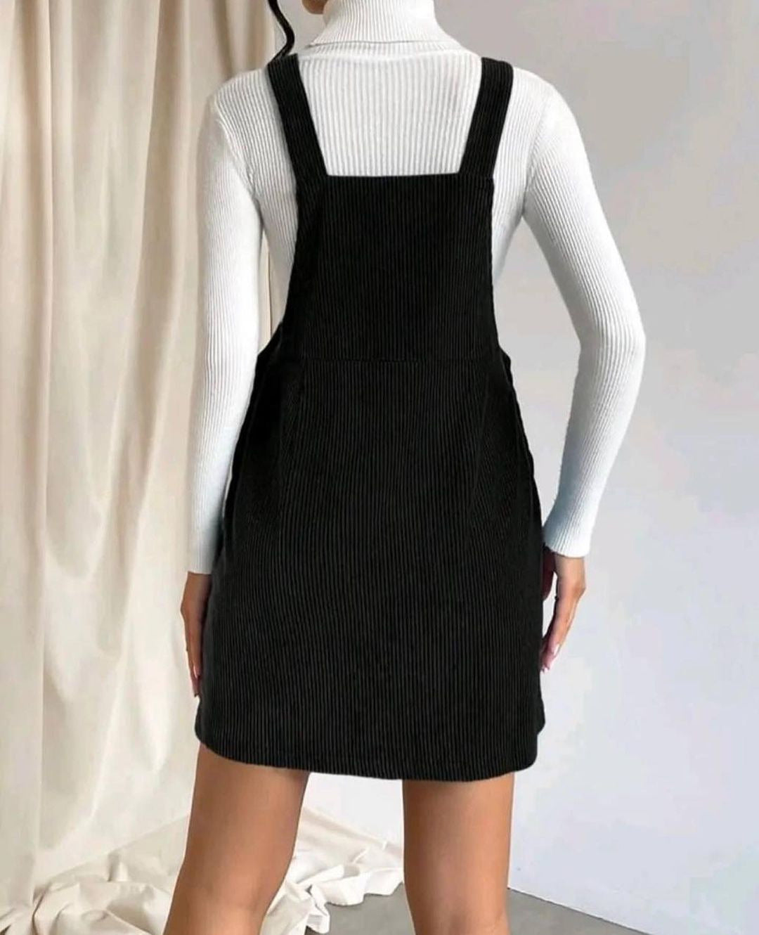 Damen Latzkleid aus Cord mit Knopfdetails Drune