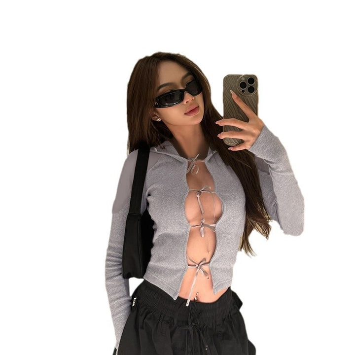 Damen sportliches cropped Oberteil mit Kapuze und raffinierten Riemchen Drune