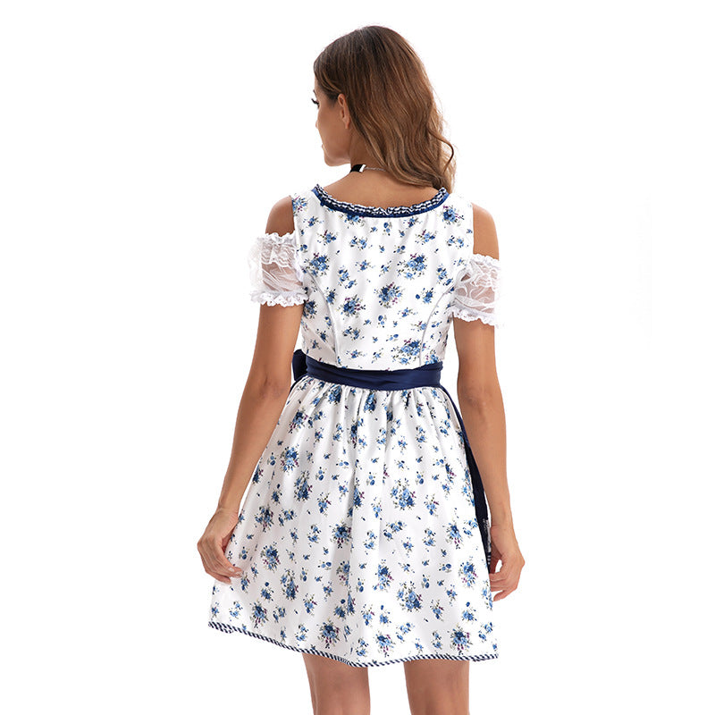 Damen nan kurzes Trachtenkleid im bayerischen Stil mit geschnürtem Mieder, Spitzenkragen und Schürzenrock Drune